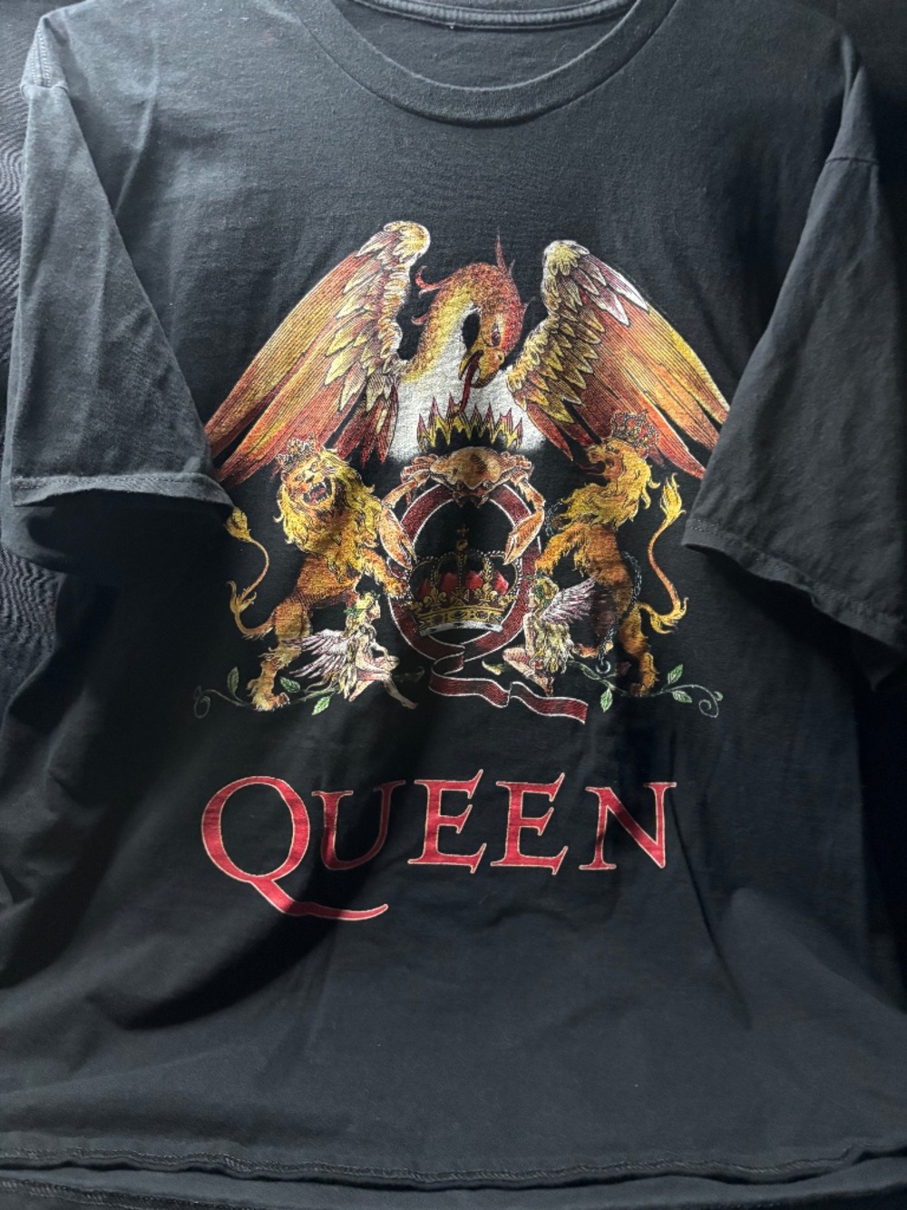 Queen Men’s Estimated Large Crest Graphic T-Shirt Black Retro Rock Band Tee.